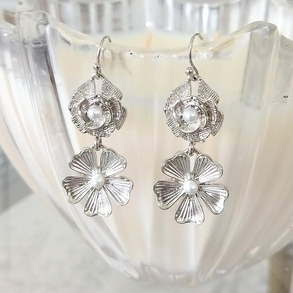 Robert Rose Jewelry - Darling floral drop earrings